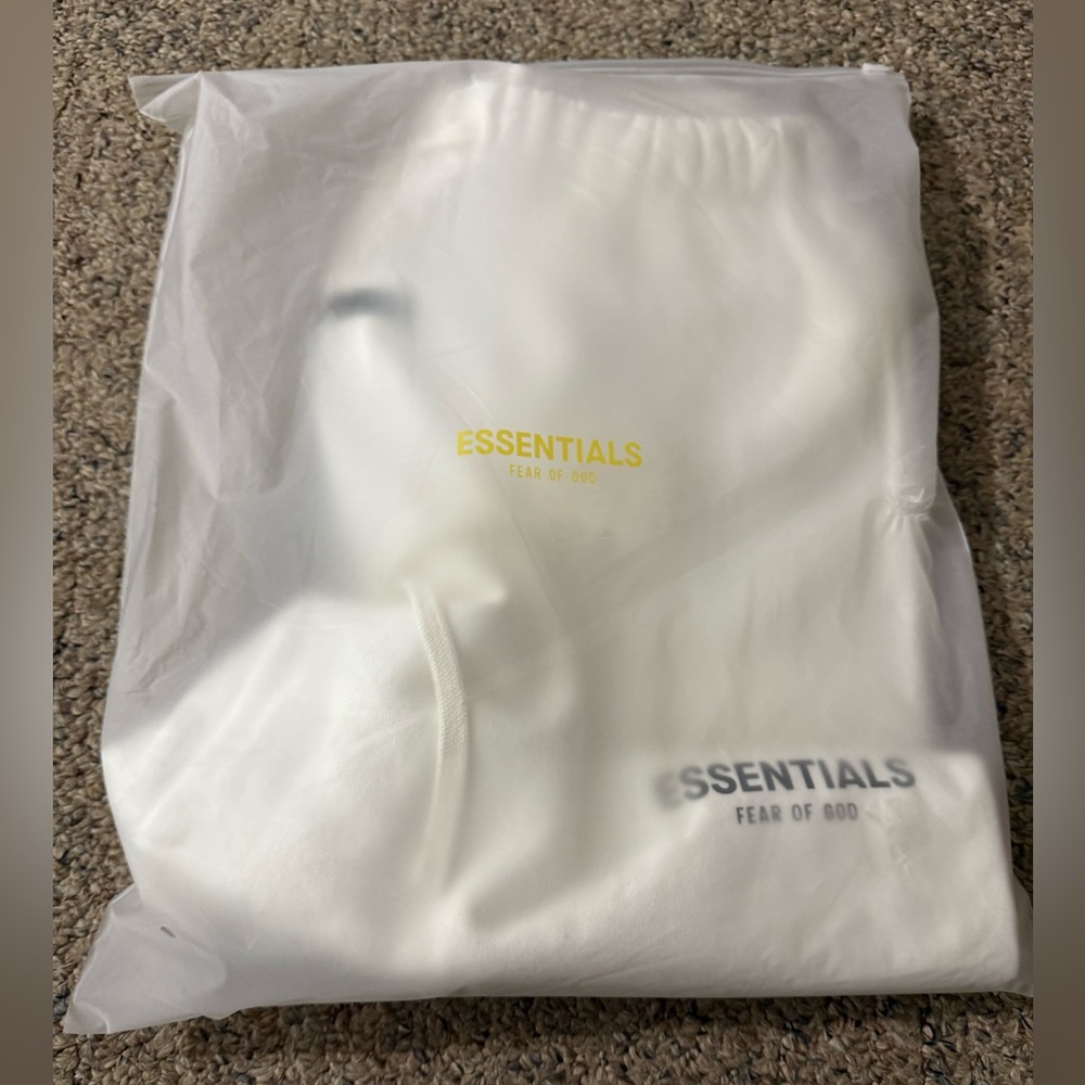 Fear of God Essentials Sweat Shorts “White”
